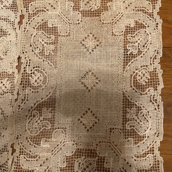 Elegant Lace Doilies Set Vintage handmade - Picture 3 of 3